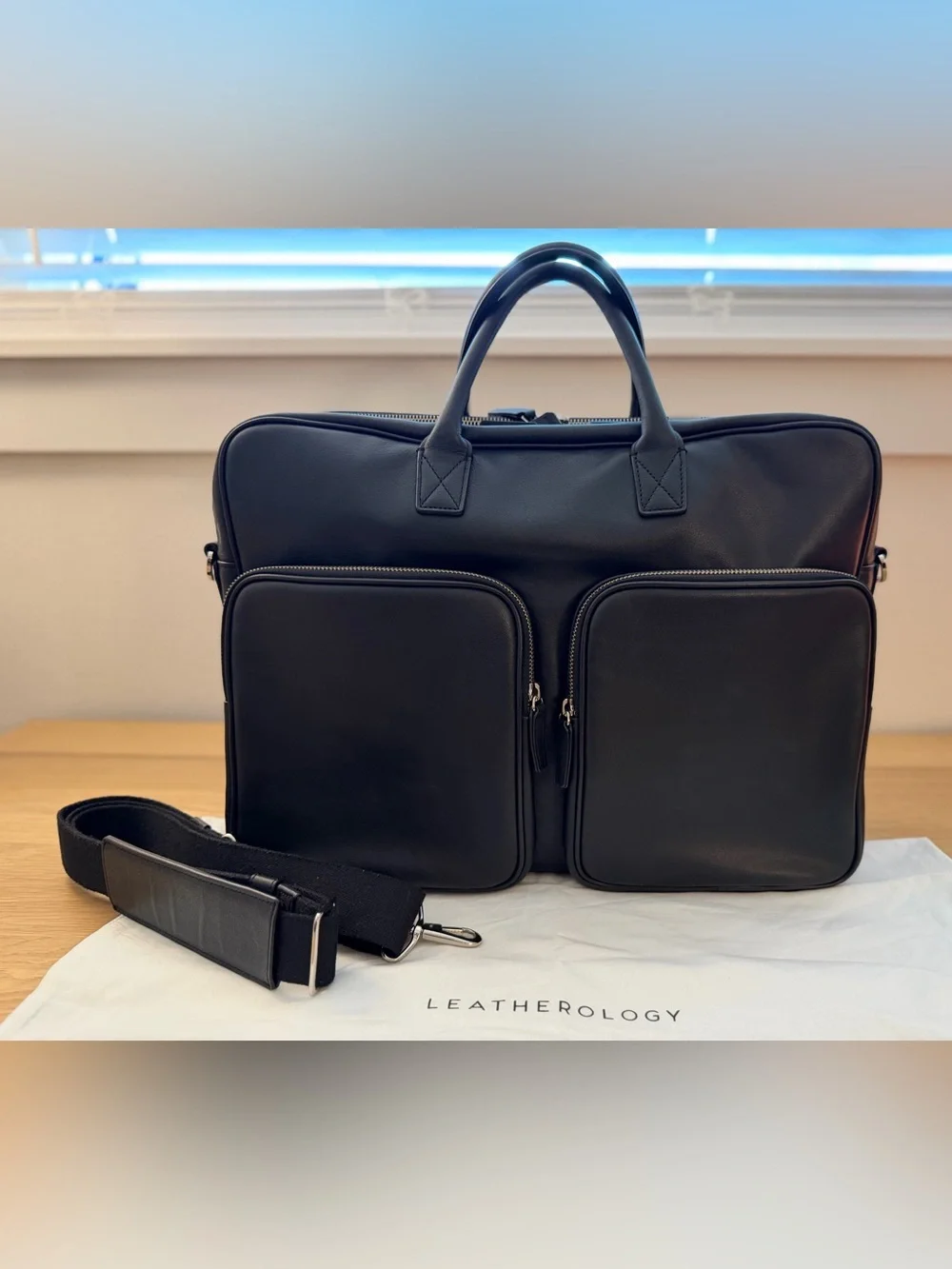 Leatherology Men’s Warren Large Black Leather Briefcase with Dual Front Pockets